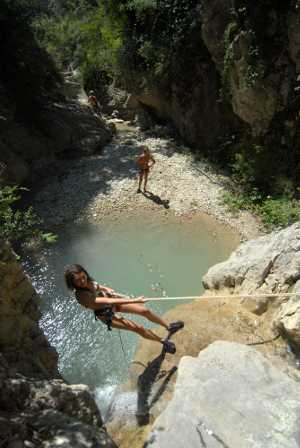 rappel dans le canyon