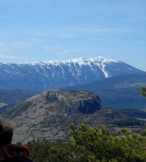 vue sur le Mt Ventoux et le fort de mevouillon