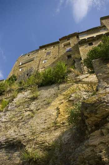 remparts Montbrun les Bains